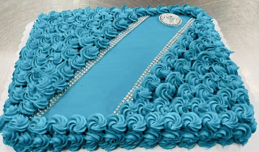 Vanilla Sheet Cake With Buttercream Frosting