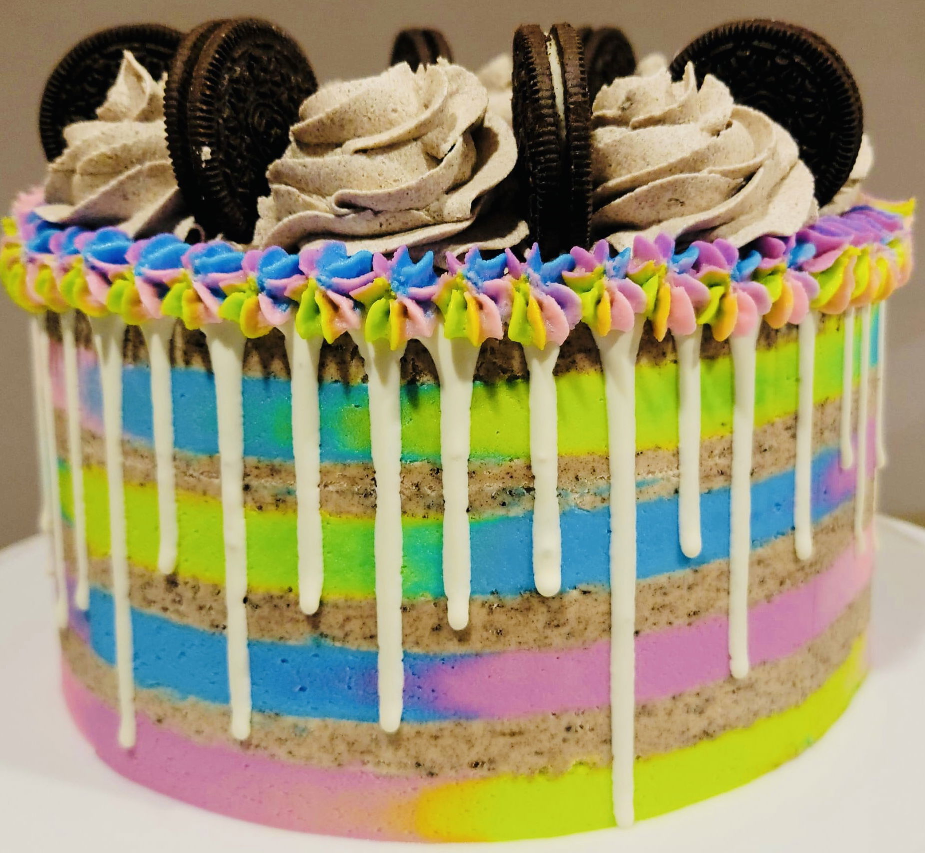 2 Layer Oreo Cake With Buttercream Frosting