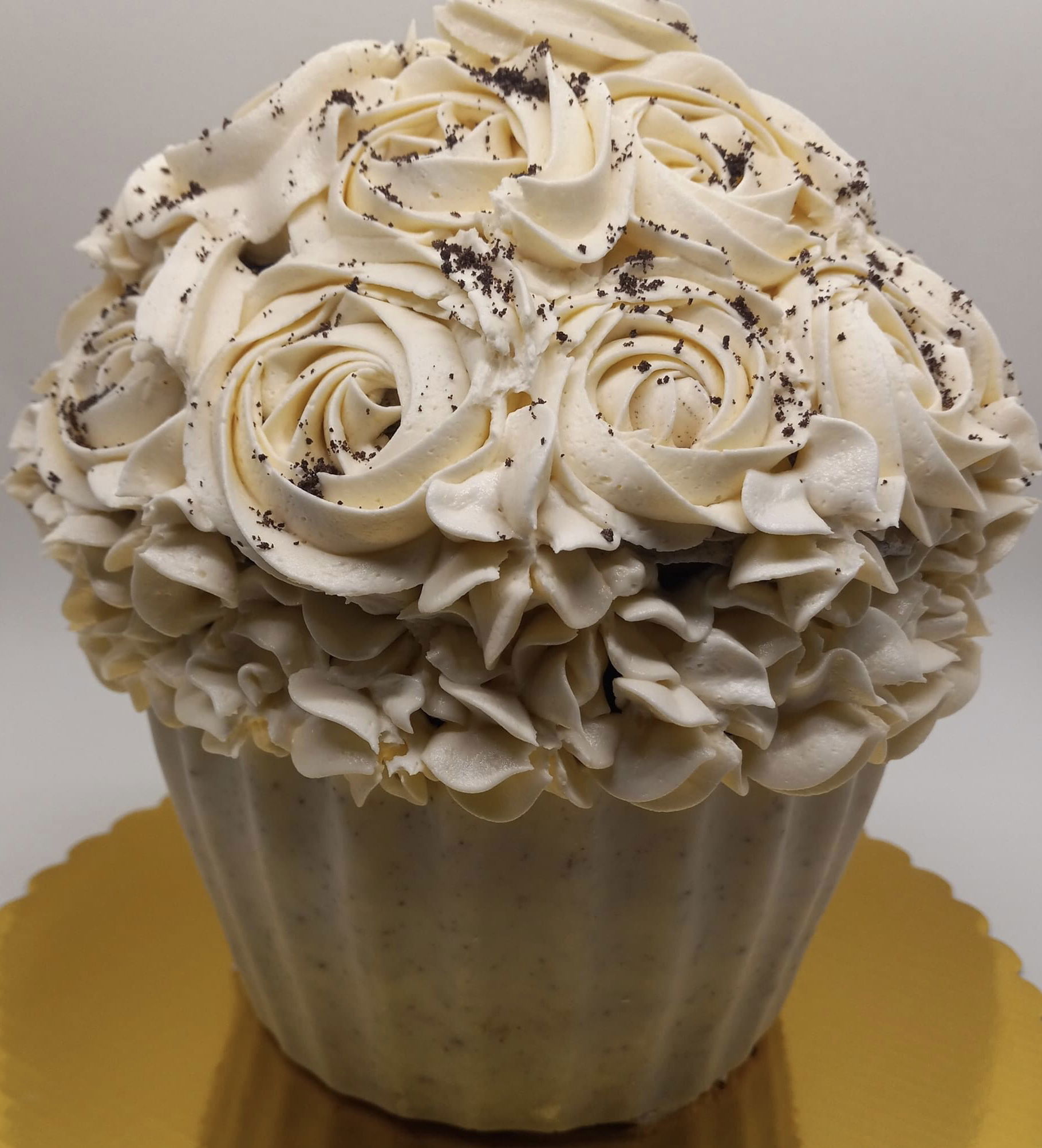Oreo Flower Cupcake Cake with Buttercream Frosting