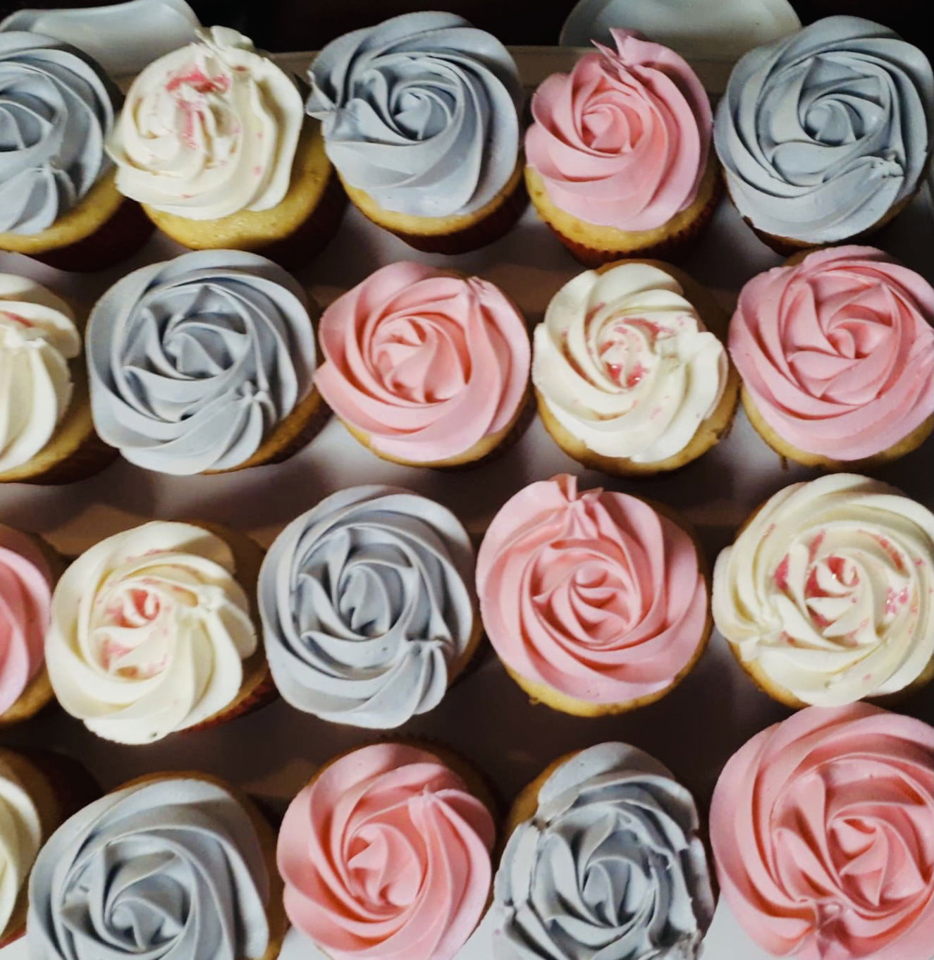 Vanilla Cupcakes With Buttercream Frosting