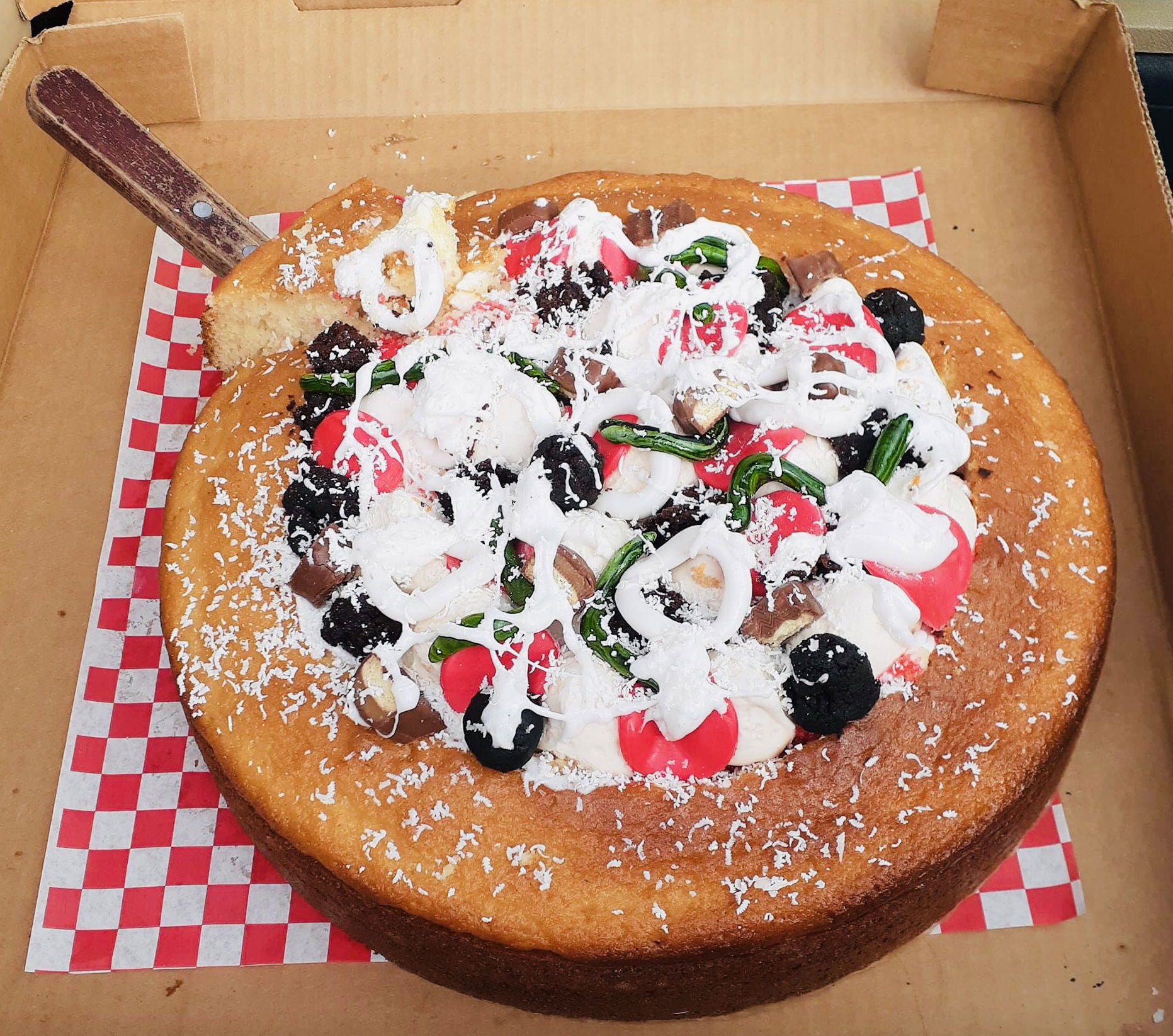 Vanilla Pizza Cake with Buttercream Frosting and Fondant