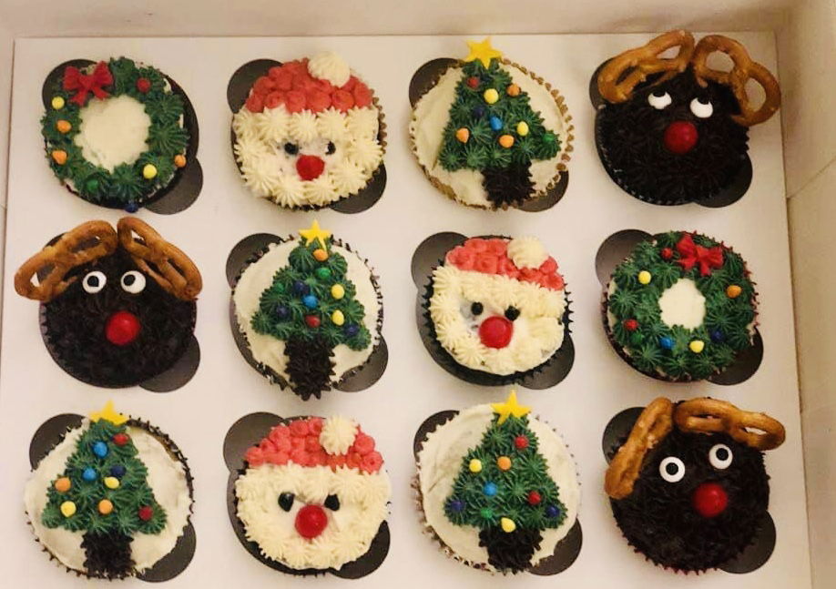 Chocolate and Vanilla Christmas Cupcakes With Buttercream Frosting w