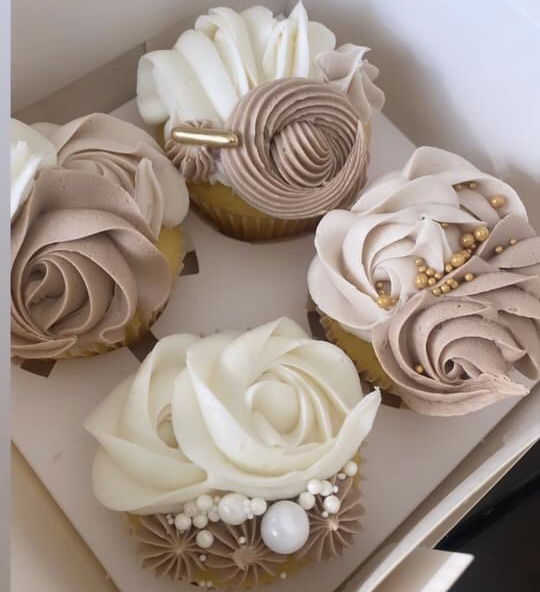 Vanilla Cupcakes With Buttercream Frosting