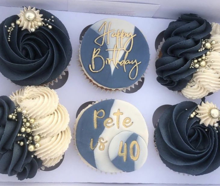 Vanilla Cupcakes With Buttercream Frosting and Fondant