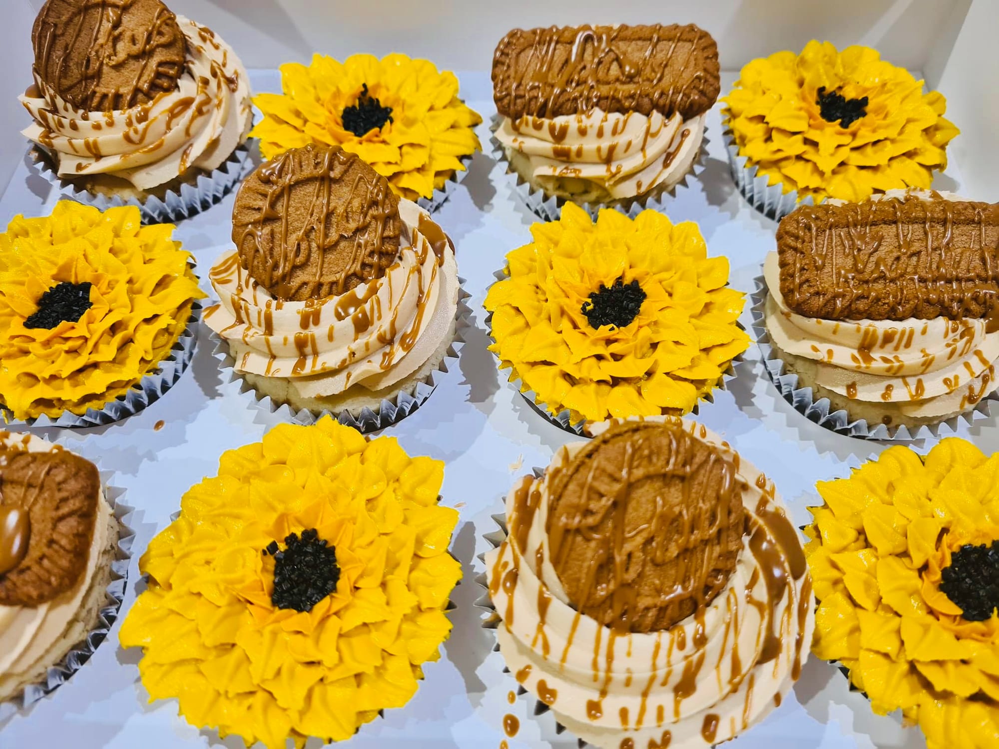 Vanilla and Biscotti Cupcakes with Buttercream Frosting