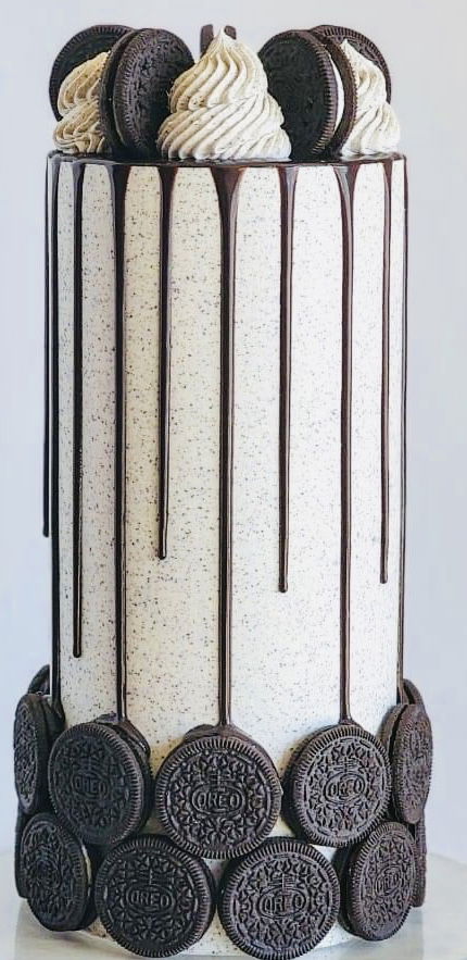 6 Layer Oreo Cookie Cake With Buttercream Frosting