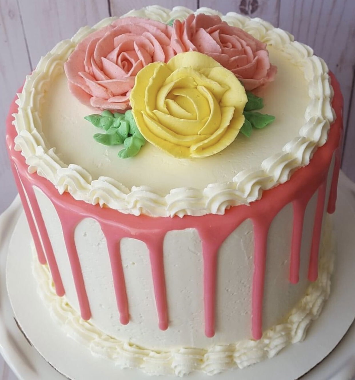 2 Layer Vanilla Cake With Buttercream Frosting