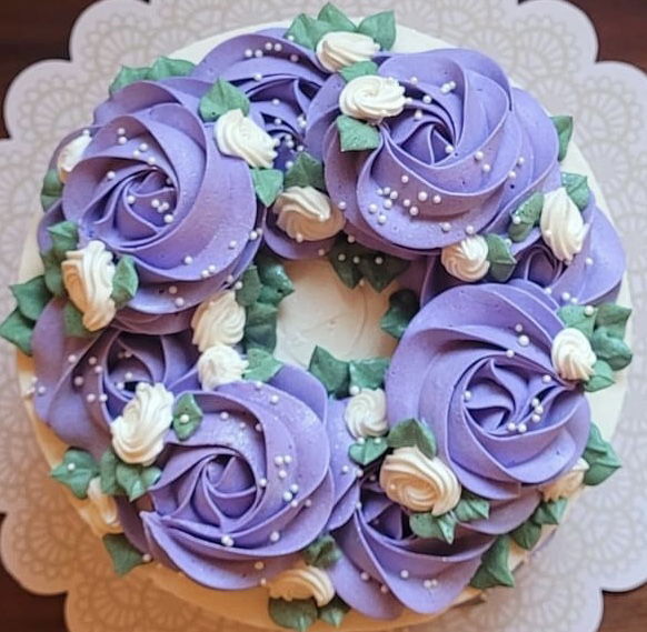 2 Layer Vanilla Flower Wreath Cake with Buttercream Frosting