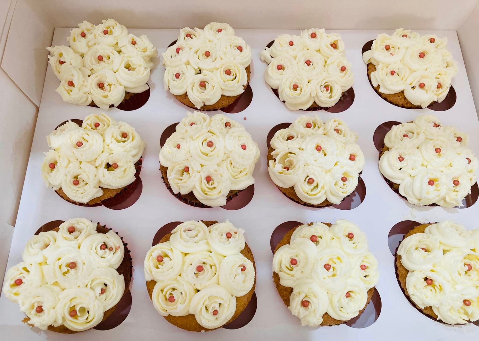 Vanilla Cupcakes With Buttercream Frosting