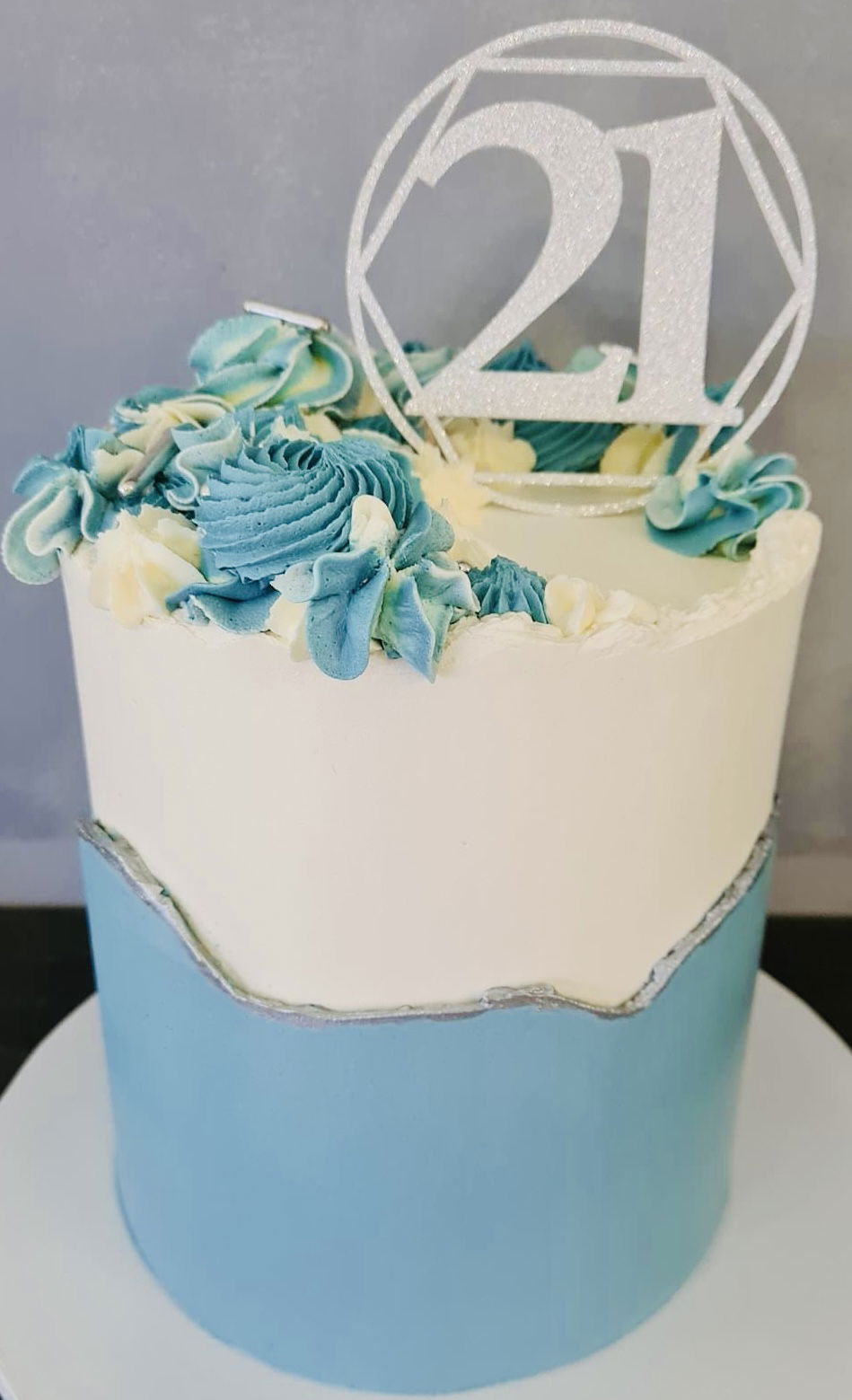 4 Layer Chocolate and Vanilla Fault Line Cake with Buttercream Frosting