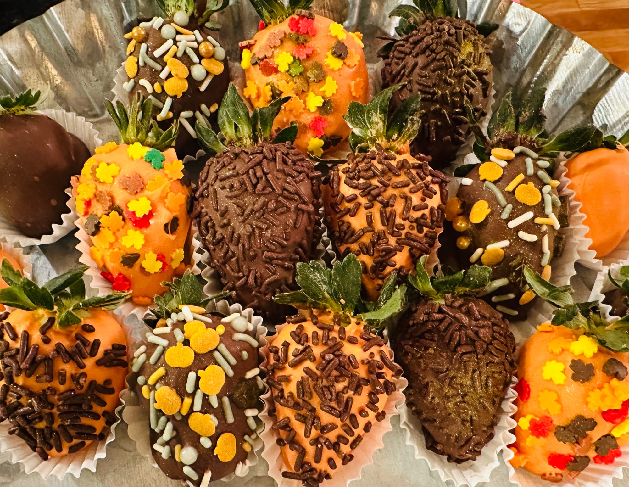 Thanksgiving Chocolate Dipped Strawberries