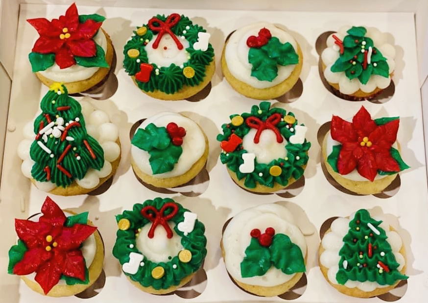 Vanilla Christmas Cupcakes with Buttercream Frosting