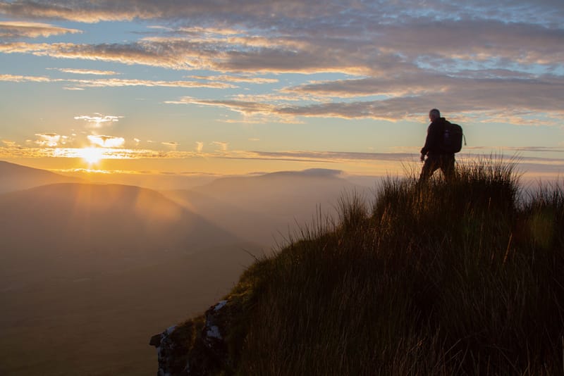 Buckoogh: A Captivating Mountain Hiking Experience.  🌞🐏