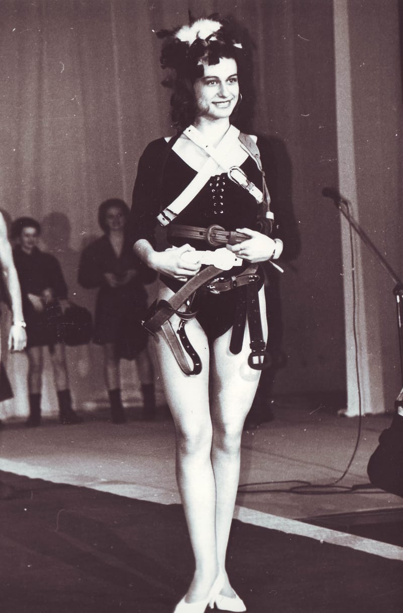 ДЕМОНСТРАЦИЯ КОЛЛЕКЦИЙ ОДЕЖДЫ