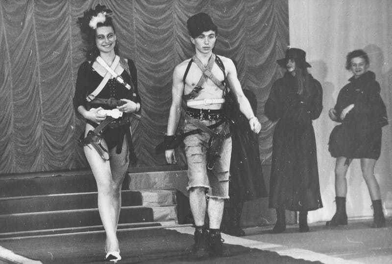 ДЕМОНСТРАЦИЯ КОЛЛЕКЦИЙ ОДЕЖДЫ