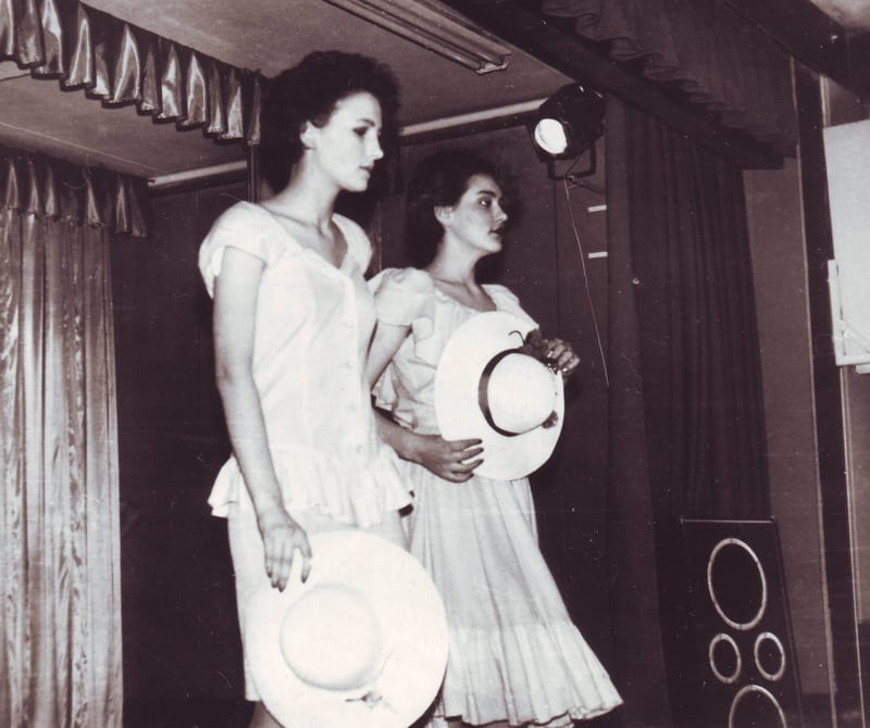 ДЕМОНСТРАЦИЯ КОЛЛЕКЦИЙ ОДЕЖДЫ