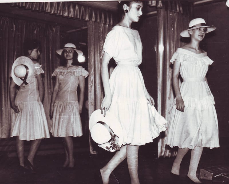 ДЕМОНСТРАЦИЯ КОЛЛЕКЦИЙ ОДЕЖДЫ