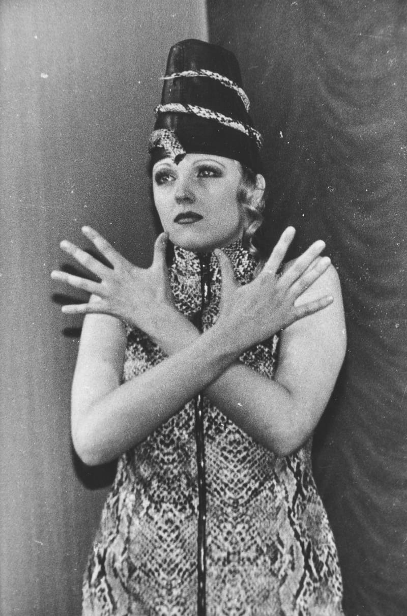 ДЕМОНСТРАЦИЯ КОЛЛЕКЦИЙ ОДЕЖДЫ