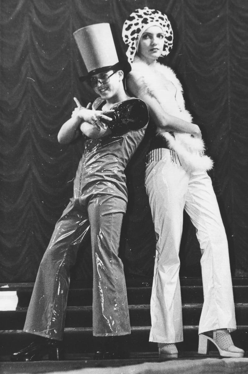 ДЕМОНСТРАЦИЯ КОЛЛЕКЦИЙ ОДЕЖДЫ