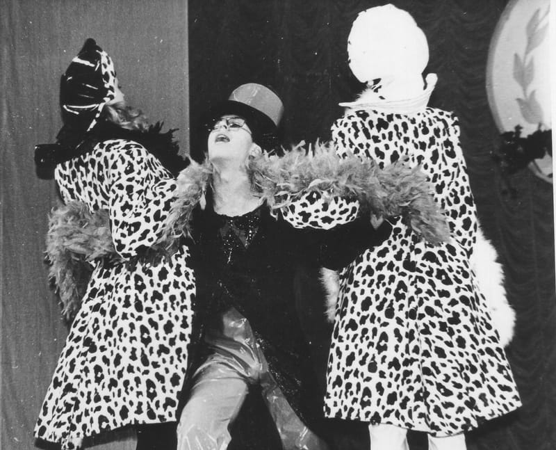 ДЕМОНСТРАЦИЯ КОЛЛЕКЦИЙ ОДЕЖДЫ