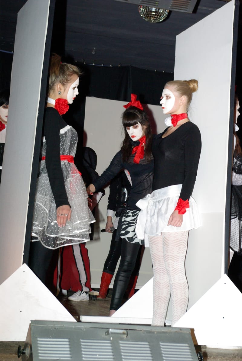 "КУКЛЫ - ИГРА В ЧЕЛОВЕКА" 2015 г.