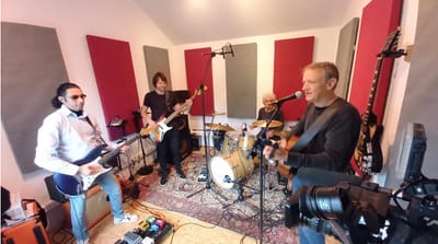 Reportage RTC sur Atomique Deluxe en répète au studio.