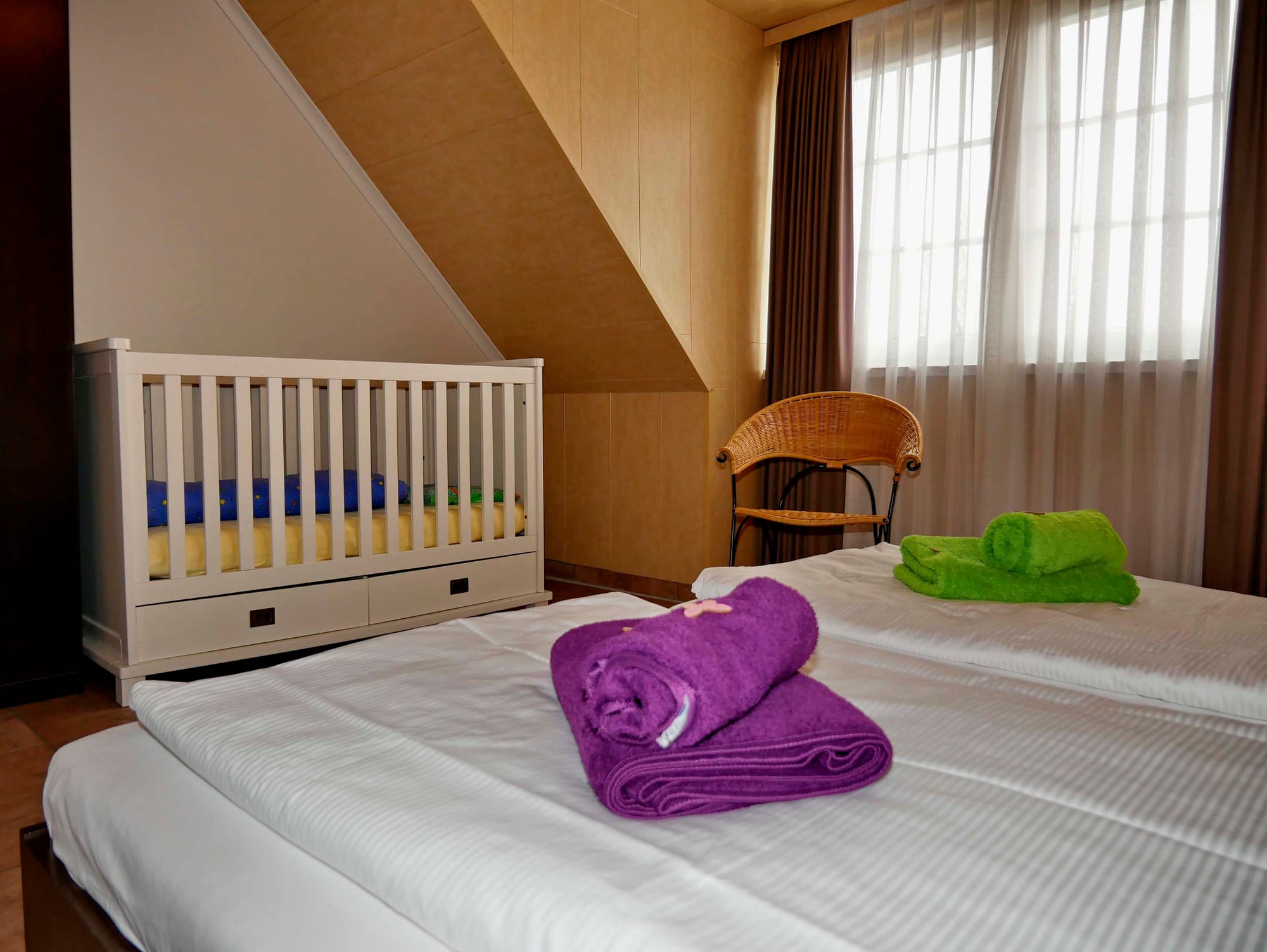 Das Kinderbett im Schlafzimmer