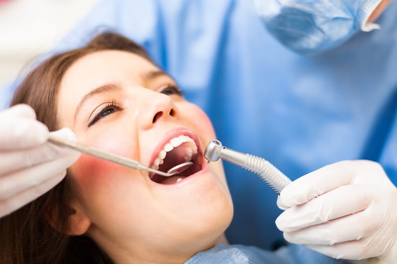 The most important signs that tell you that you need to visit the dentist immediately