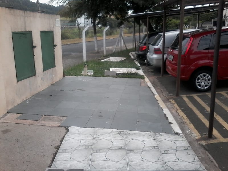 MURO - PRAÇA À NOVA LIXEIRA