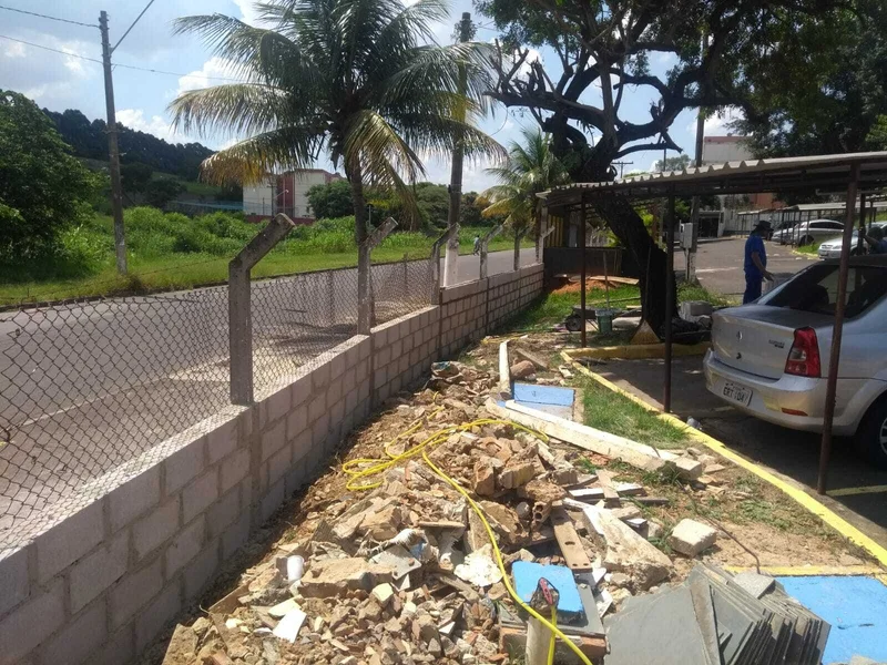 MURO - PRAÇA À NOVA LIXEIRA