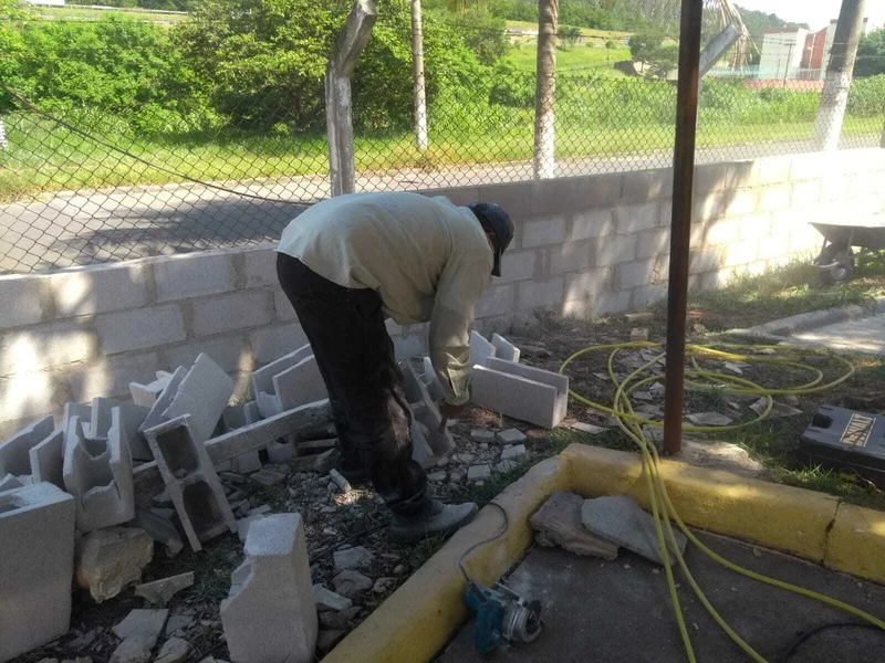 MURO - PRAÇA À NOVA LIXEIRA