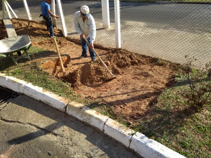 MURO APÓS A LIXEIRA
