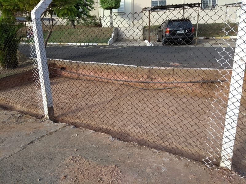 MURO APÓS A LIXEIRA