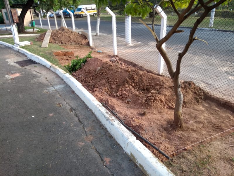 MURO APÓS A LIXEIRA