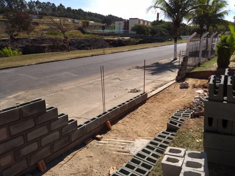 MURO APÓS A LIXEIRA