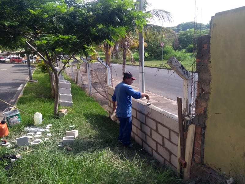 MURO APÓS A LIXEIRA