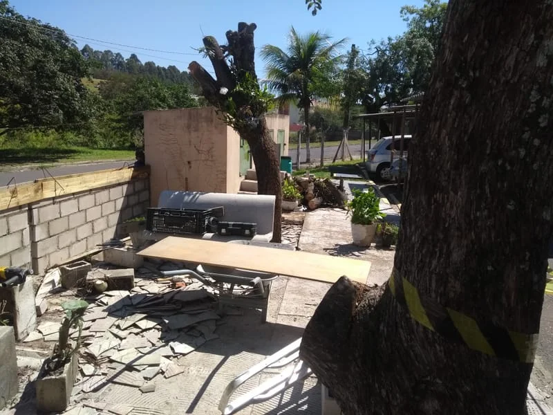 MURO APÓS A LIXEIRA