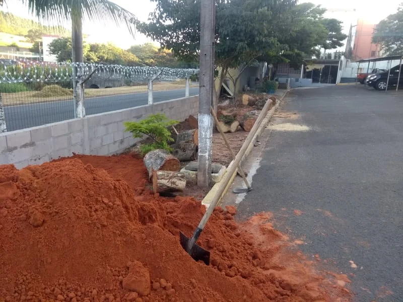 MURO APÓS A LIXEIRA