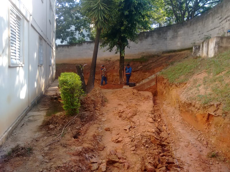 MURO DE ARRIMO - TORRE D