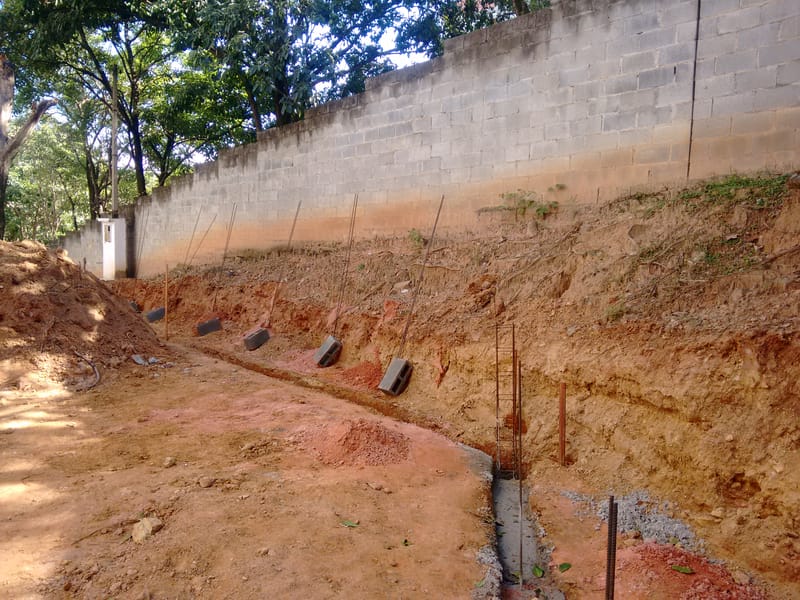 MURO DE ARRIMO - TORRE D