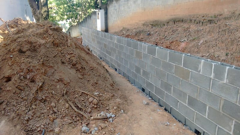 MURO DE ARRIMO - TORRE D