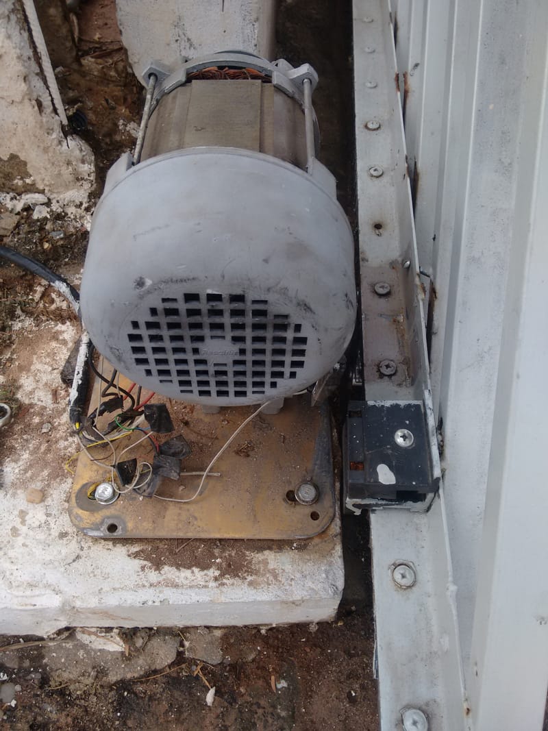 MOTOR NOVO - PORTÃO