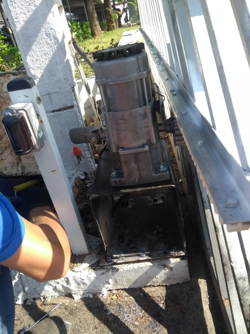 MOTOR NOVO - PORTÃO