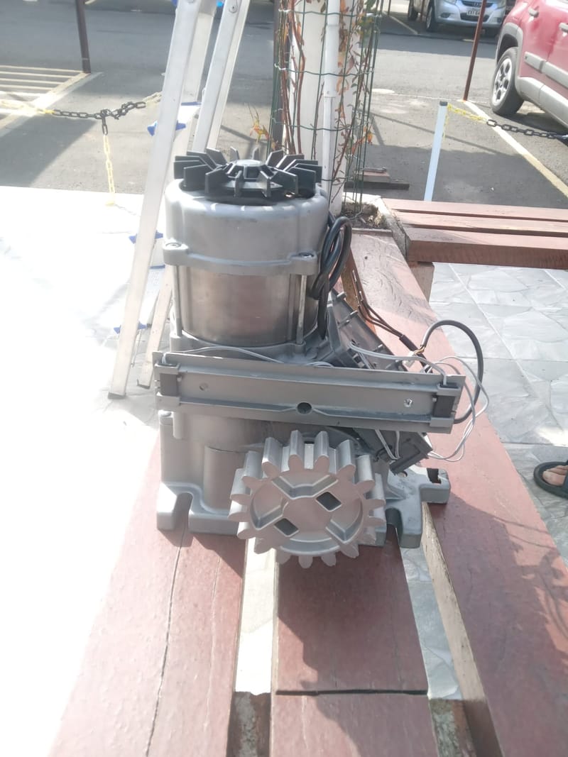 MOTOR NOVO - PORTÃO