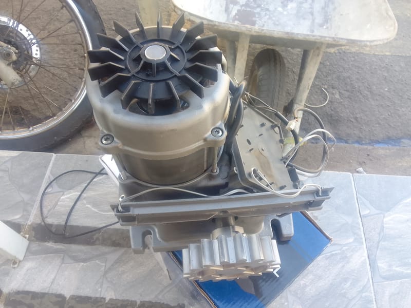 MOTOR NOVO - PORTÃO