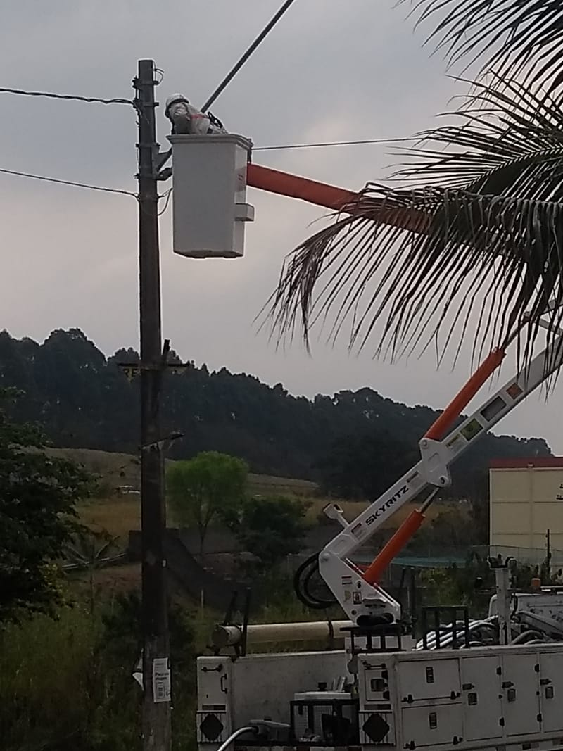 TROCA LÂMPADAS POSTE