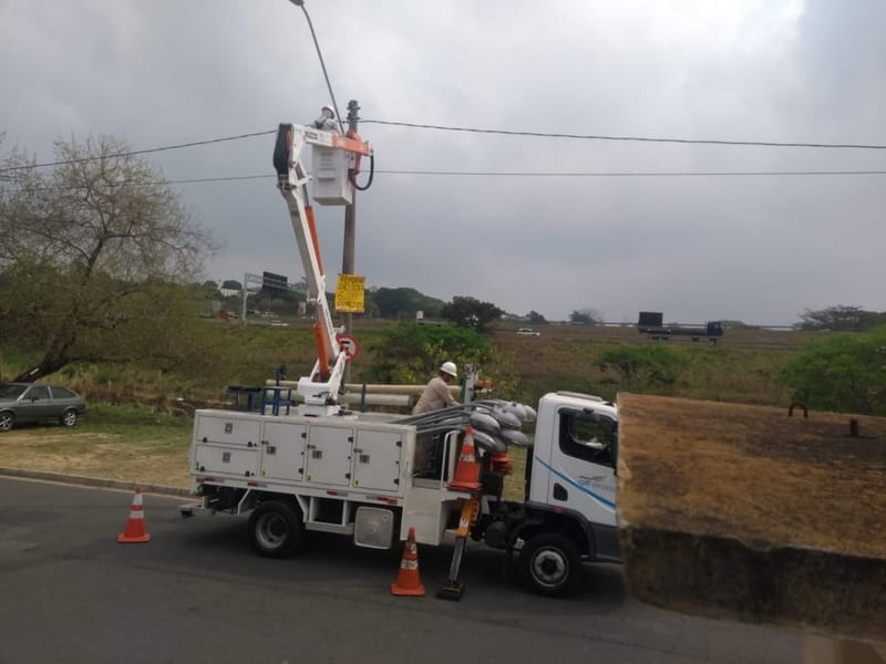 TROCA LÂMPADAS POSTE