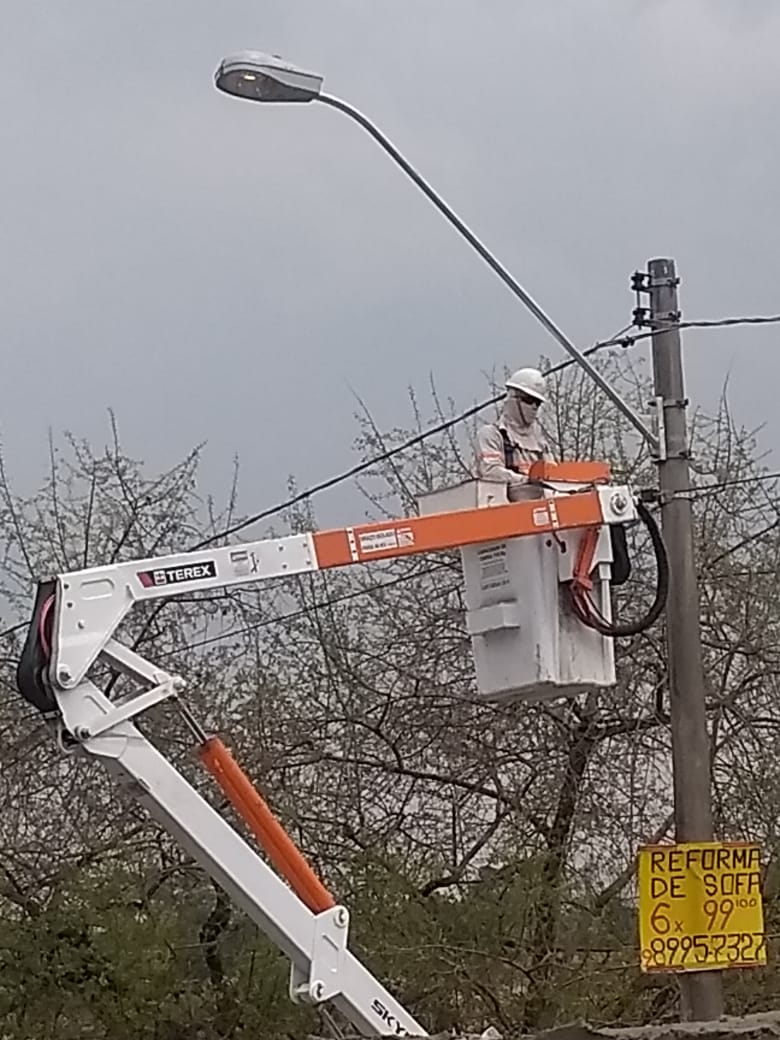 TROCA LÂMPADAS POSTE