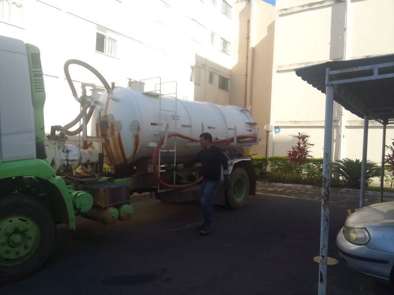 LIMPEZA CXAS GORDURA E ESGOTO