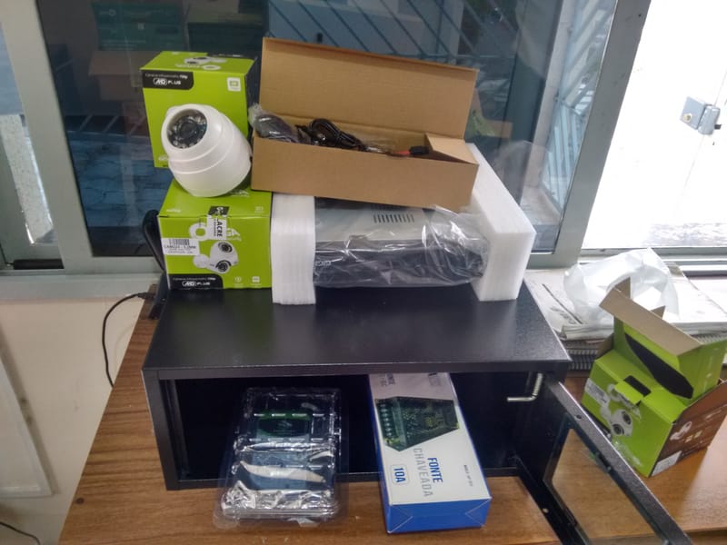 CÂMERAS & EQUIPAMENTOS